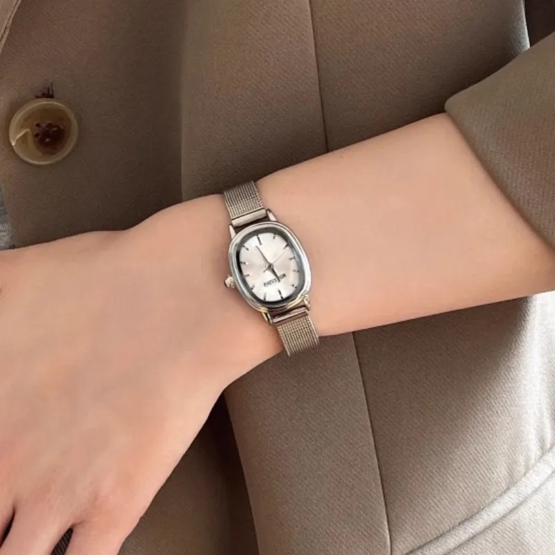 Pequeno mostrador oval relógio - Luxury Watch Deals avaliação e preço